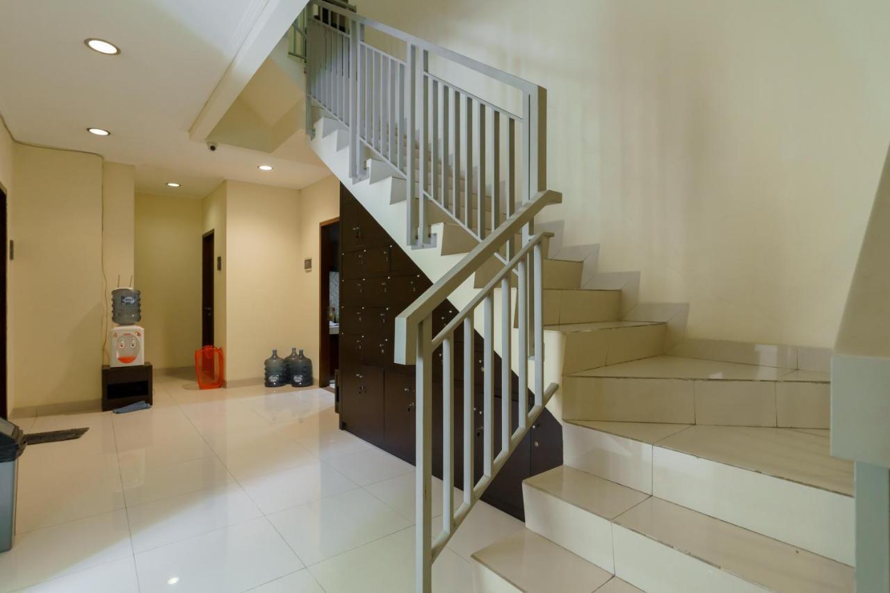 Dago Suites Syariah Cikarang Mitra Reddoorz Bekasi Exterior photo