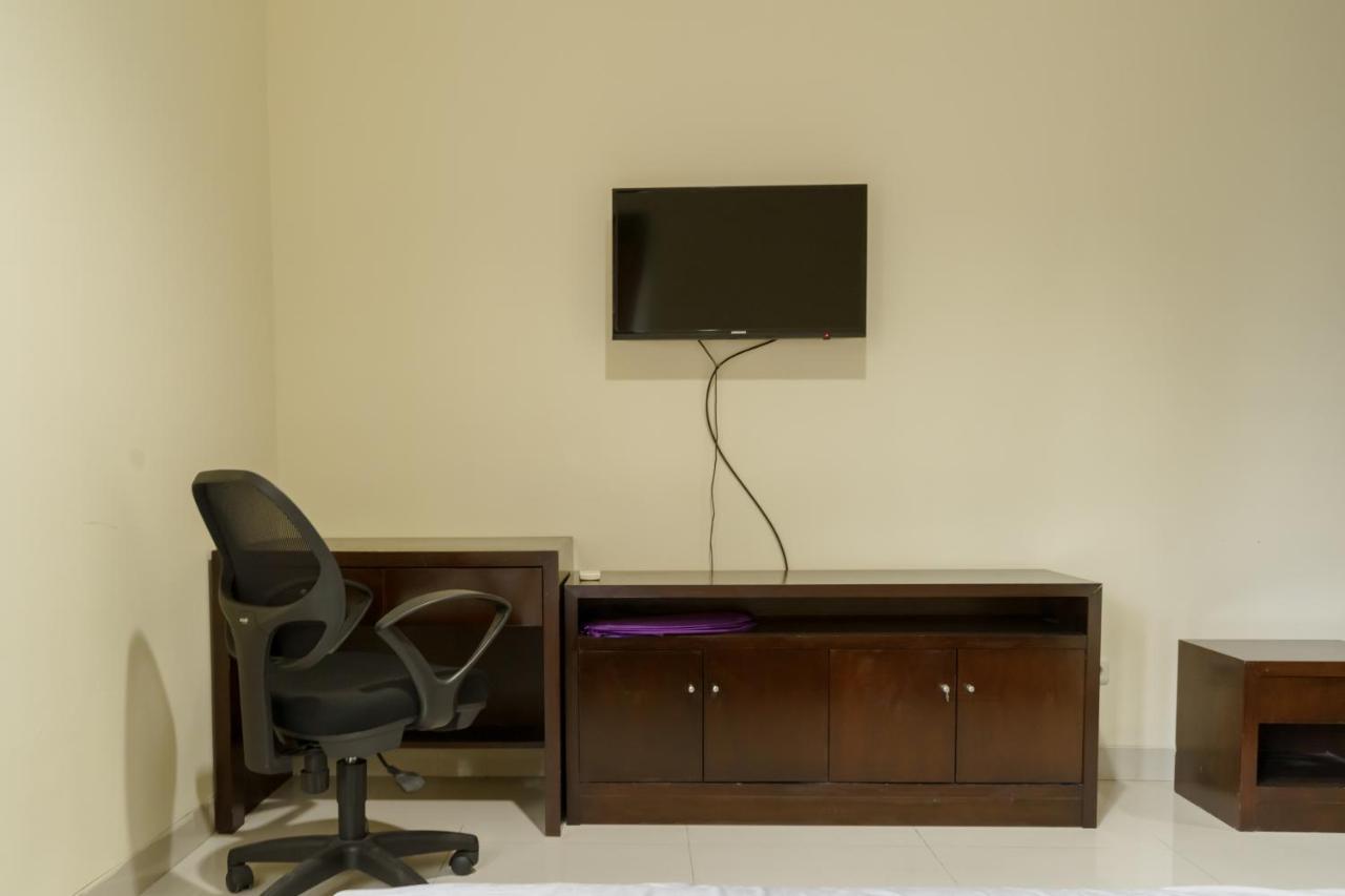 Dago Suites Syariah Cikarang Mitra Reddoorz Bekasi Exterior photo