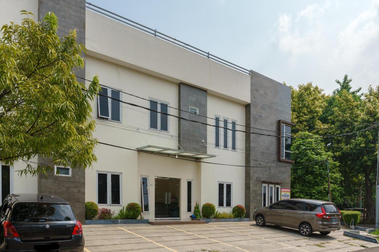 Dago Suites Syariah Cikarang Mitra Reddoorz Bekasi Exterior photo